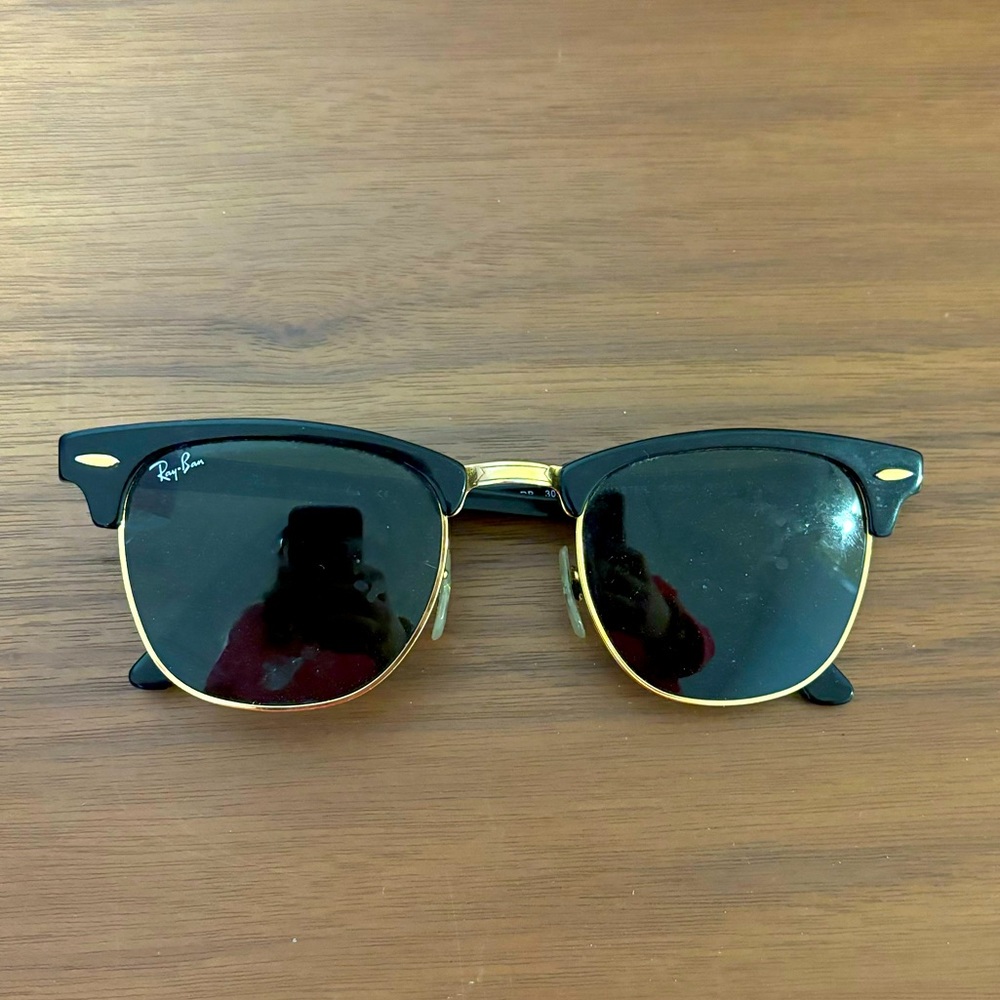 Black Clubmaster Ray-Ban sun glasses